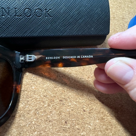 Tortoise shell frame designer sunglasses. - Picture 4 of 5